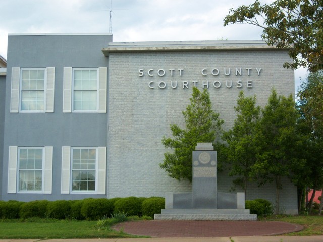 Forest, MS: Scott County Courthouse