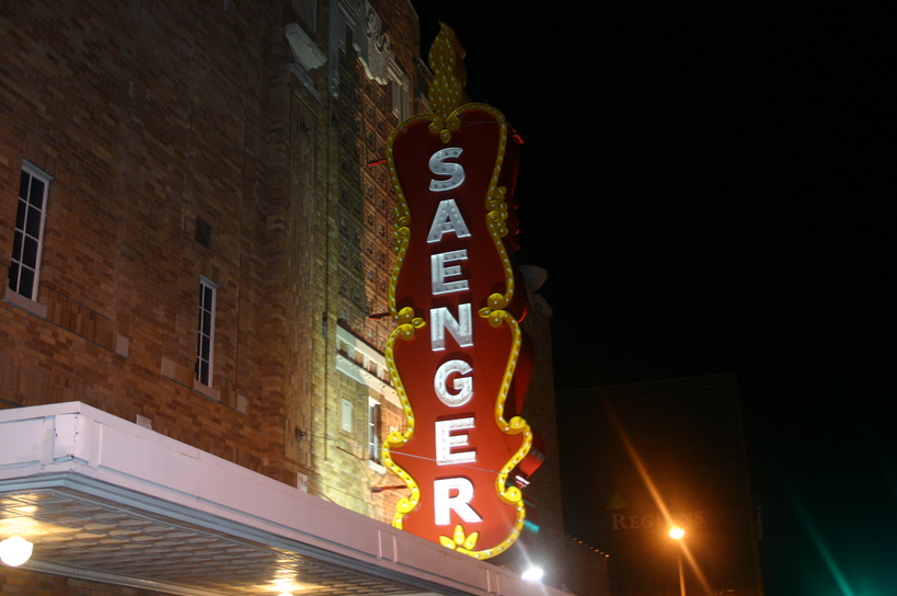 Hattiesburg, MS: Saenger Theatre in Downtown
