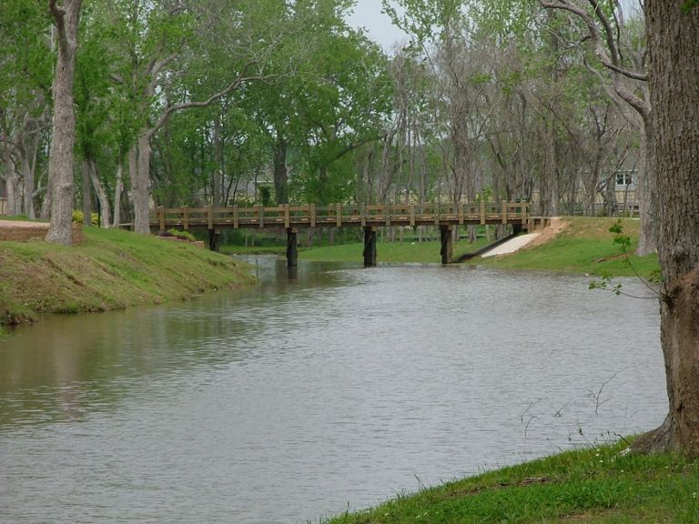 Sienna Plantation, TX: The creek in Sienna Plantation
