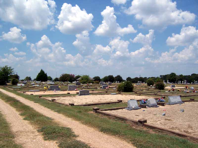 Holland, TX: Graveyard in Holland