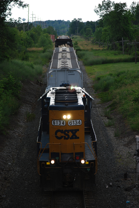 Howell, MI: CSX trundles through Howell