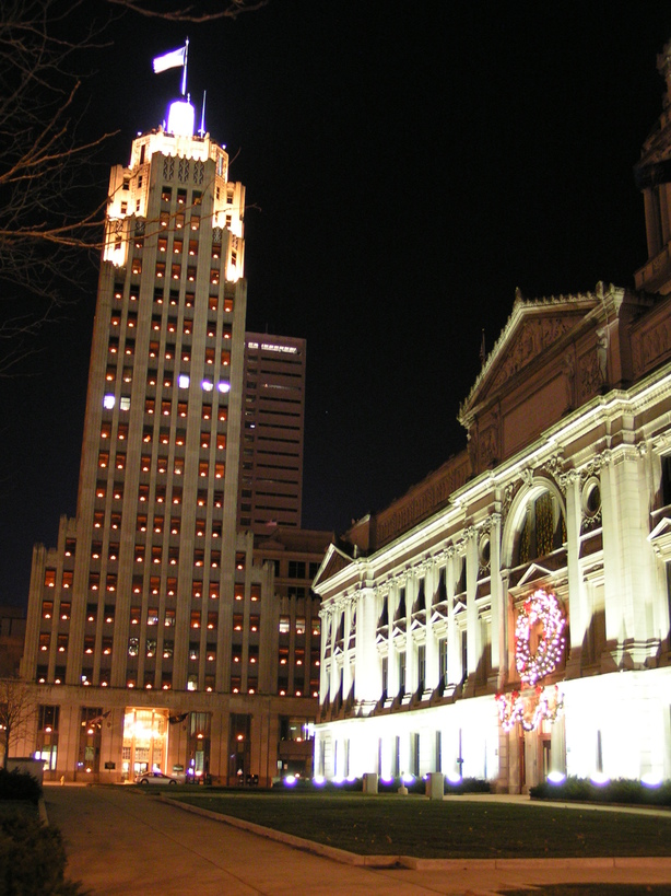 Fort Wayne, IN: Downtown Lincoln Tower & Courthose at Christmas