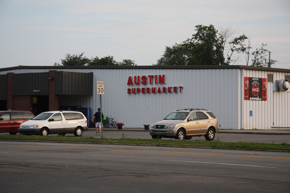 Austin, IN: Austin Grocery store