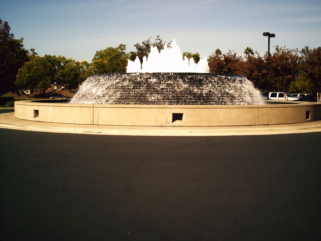 Yorba Linda, CA: Fountain at Richard Nixon Library and Museum.