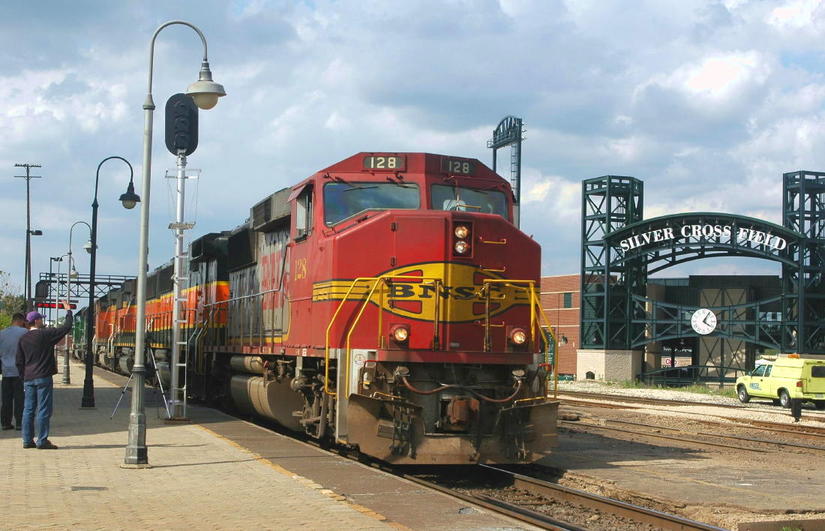 Joliet, IL: Train arriving at Union Station in Joliet