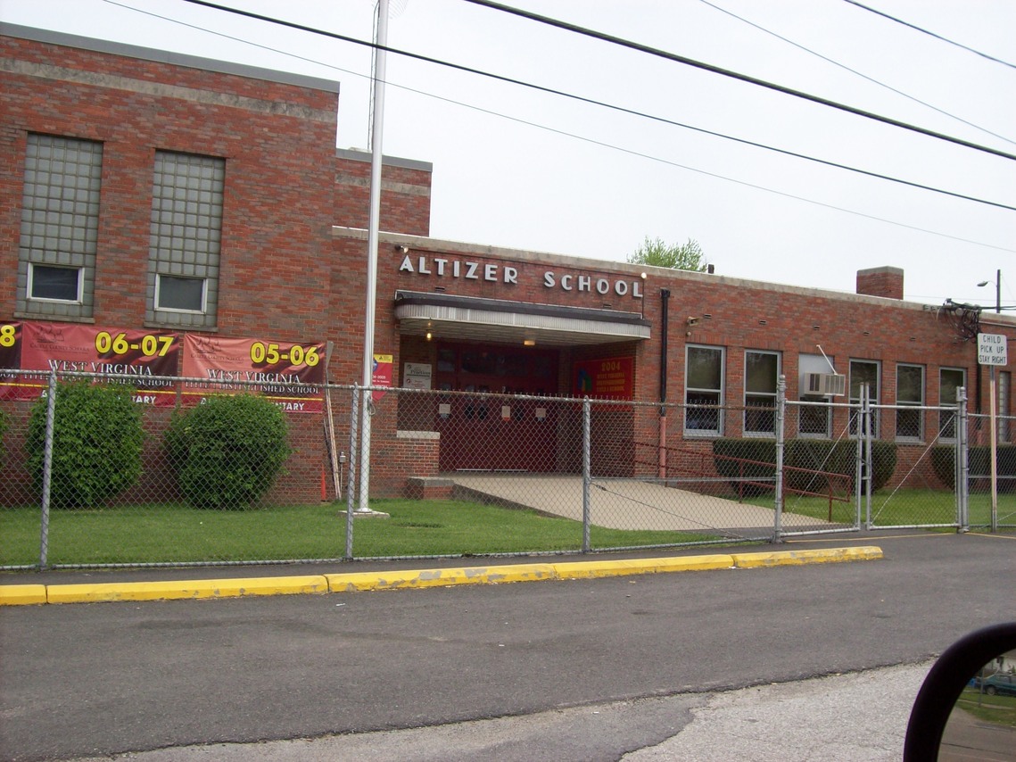 Huntington, WV Altizer Elementary School (May2008) photo, picture