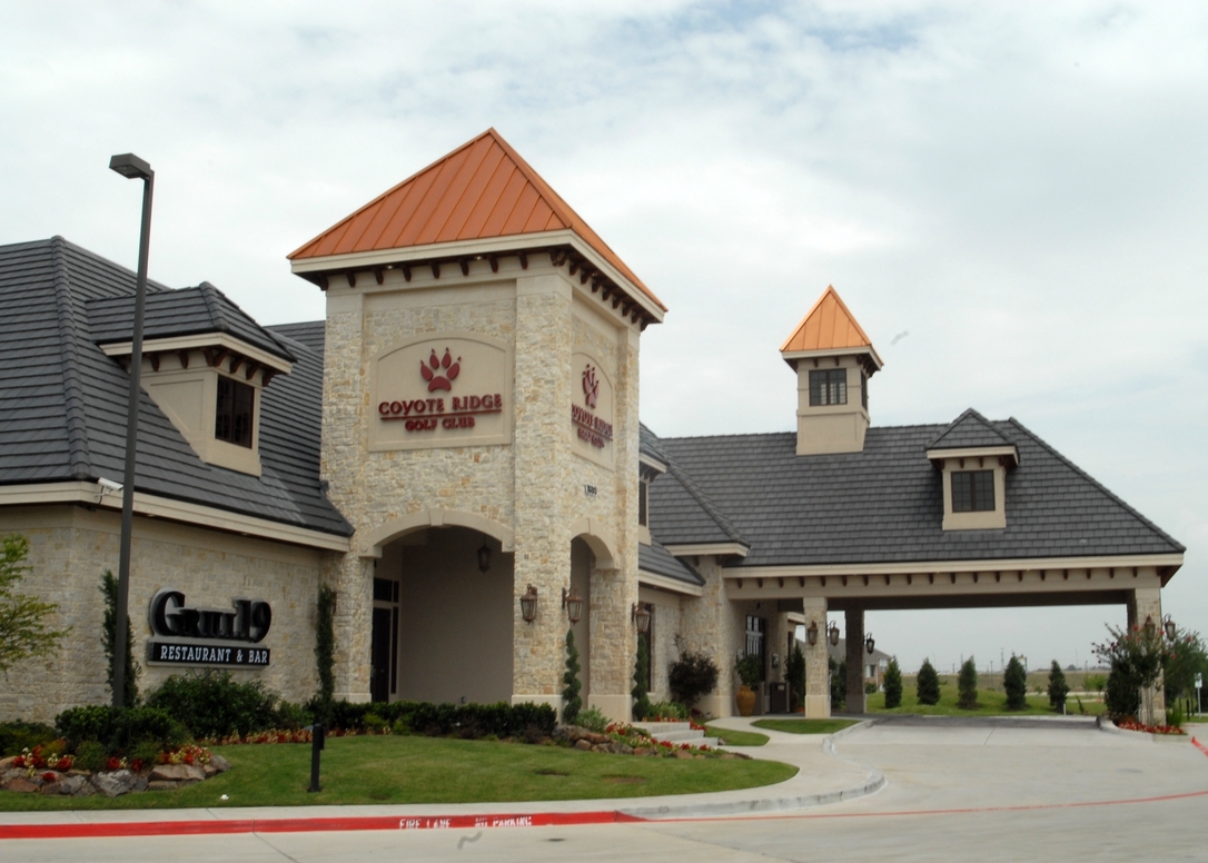 Carrollton, TX: Coyote Ridge Golf Club. 1640 W. Hebron Parkway. Open to the public. Grill 19 Restaurant and Bar. Banquet facilities for weddings, business meetings, corporate parties, holiday parties, golf tournaments. We host events for 4 to 400 people.