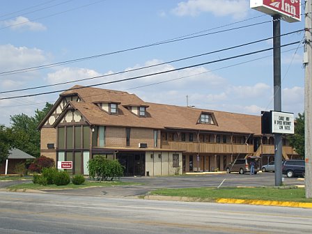 Carthage, MO: Bavarian Style Motel - Carthage Inn located on Grand Ave. by Fairview Christian Church