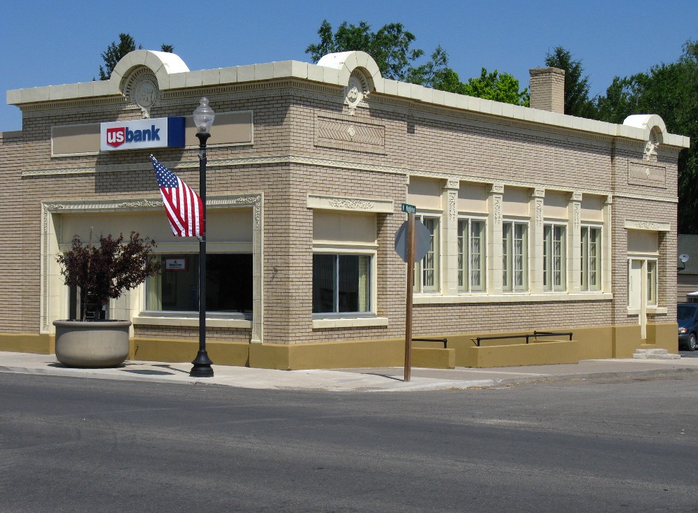 Hazelton, ID: A Nice Bank