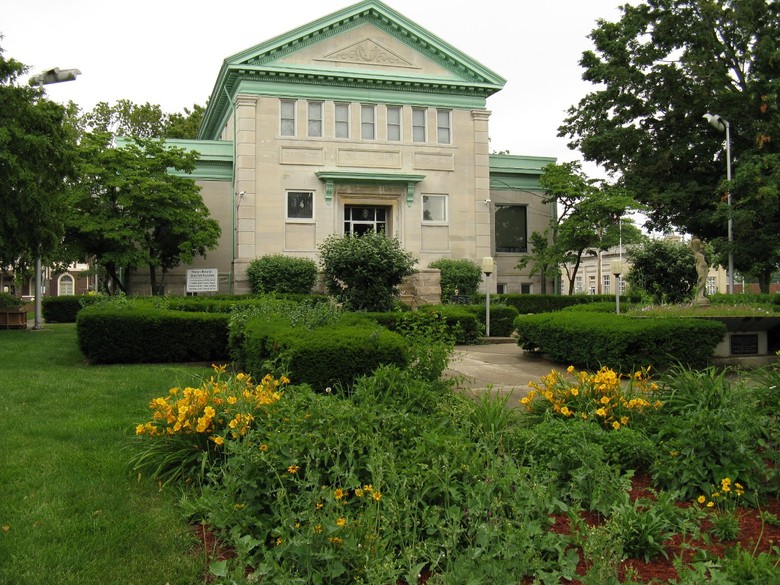 Litchfield, IL: The Old Library on th Town Square