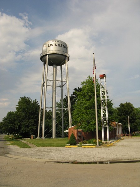 Livingston, IL: Water Tower & Municipal Building