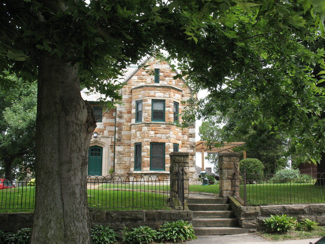 Keokuk, IA: Beautiful Keokuk Home