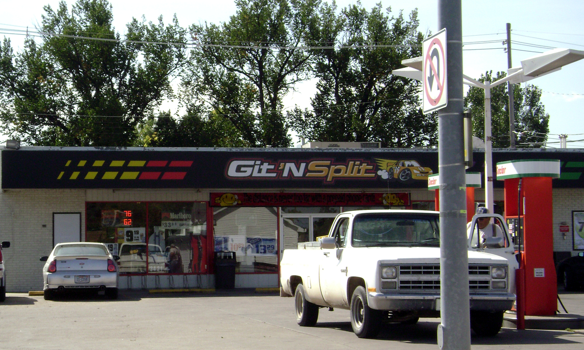 Scottsbluff, NE: Gas Station on W. 27th