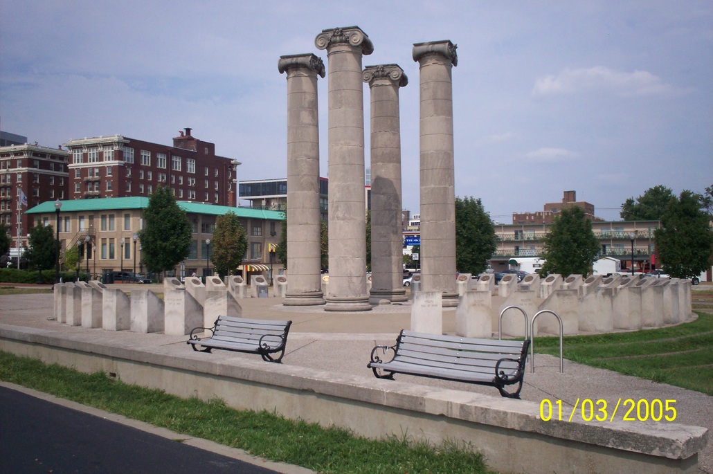 Evansville, IN: Four Freedoms Monument