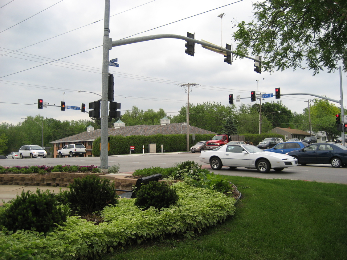 Prairie Village, KS: Intersection of 75th & Mission Rd
