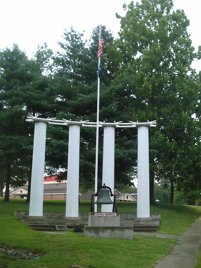 Clinton, KY: Memorial in Clinton