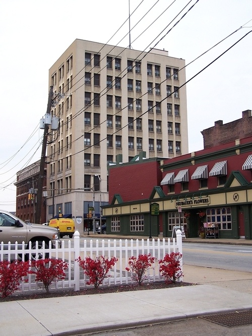 Uniontown, PA: North Gallatin Avenue at East Main. The Gallatin Apartments building is noted in this photo.