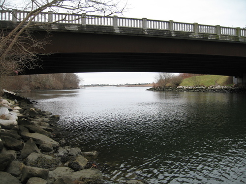 Narragansett, RI: narrow river bridge