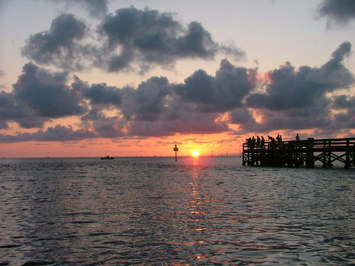Weeki Wachee Gardens, FL: Bayport pier at sun set