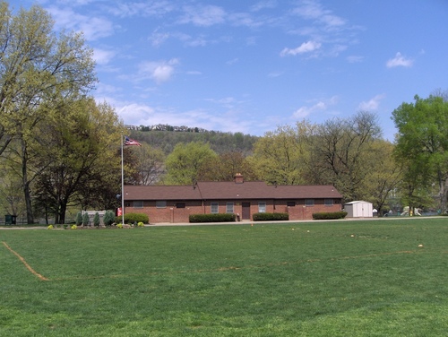 Oakmont, PA: Riverside Park Field House