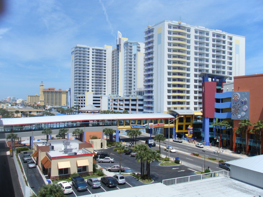 Daytona Beach, FL: Hotels on A1A