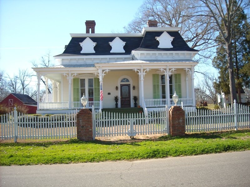 Americus, GA: Old House in Bronwood
