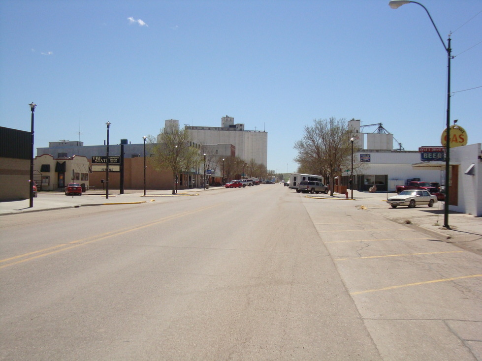 Gordon, NE: Looking down Main Street from a distance