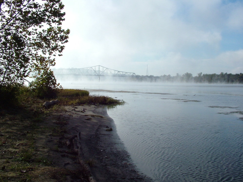 Ravenswood, WV: Misty Ohio River