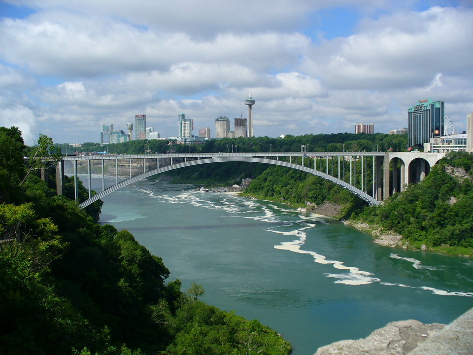 Niagara Falls, NY: Rainbow Bridge