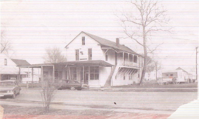 Pierron, IL: hotel in pierron built 1870
