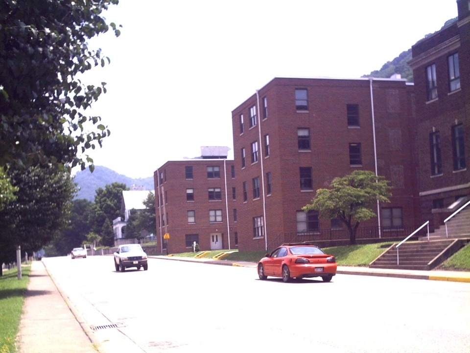 Montgomery, WV: City of Montgomery WV - photo of buildings on WVIT-WVU campus