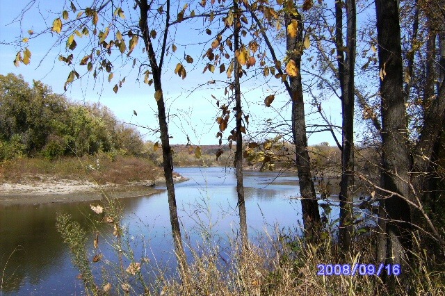 Shakopee, MN: Walk along Minnesota River in Shakopee