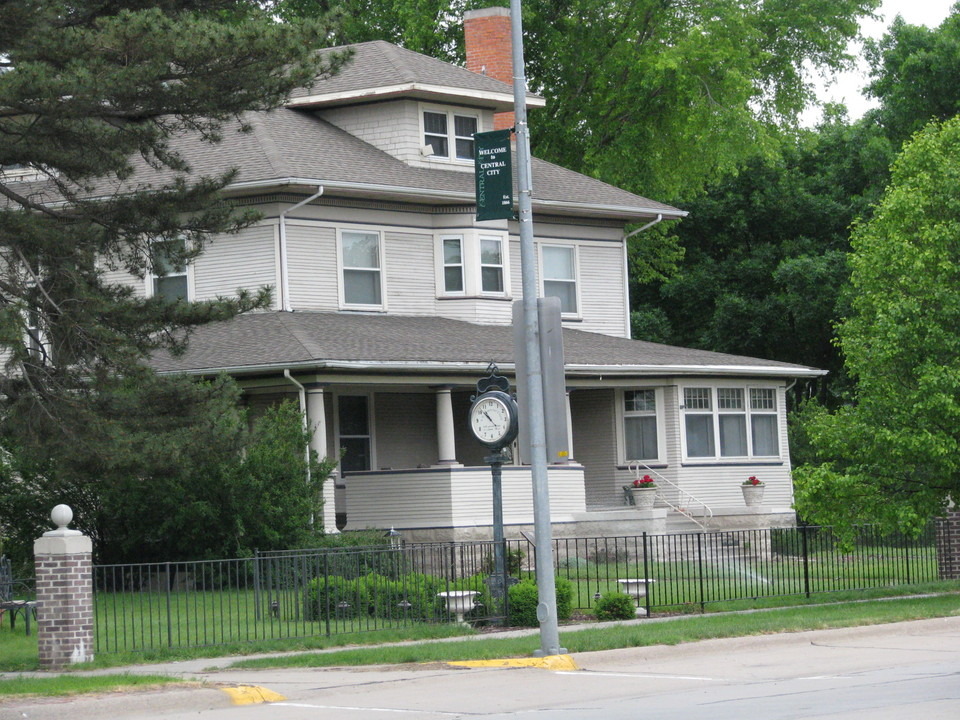 Central City, NE: A Central City home - next door to the court house