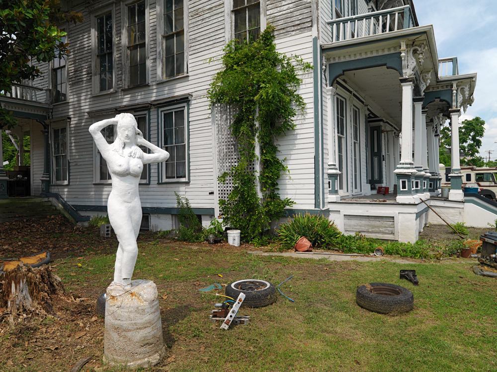 Cairo, IL: Nude Statue in Yard on MLK Drive, Cairo, IL 2009