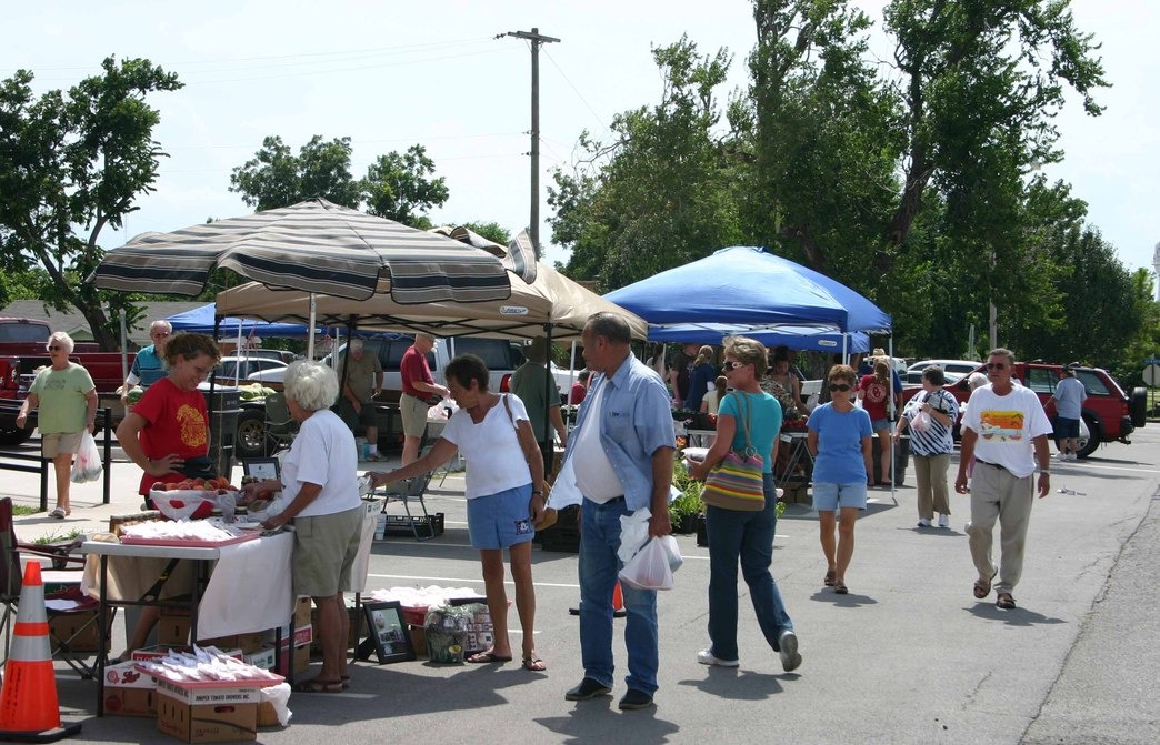 Moore, OK Enjoy Moore's Farmers Market at 105 East Main in Old Town