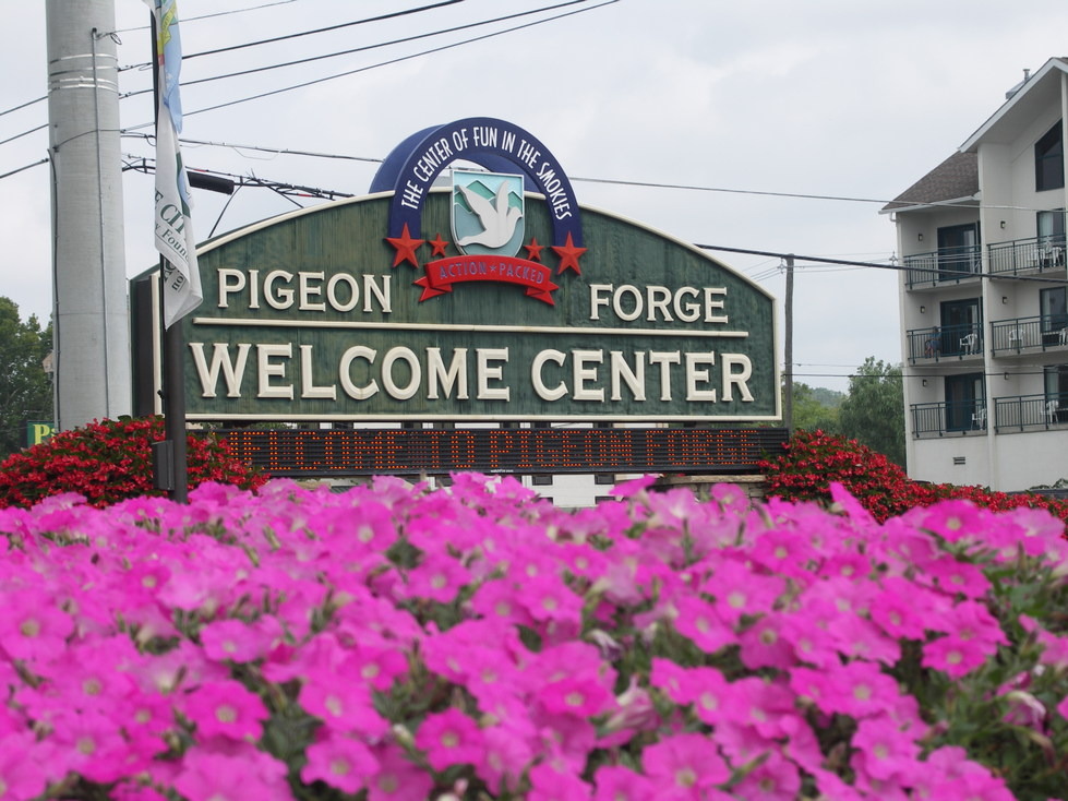 Pigeon Forge, TN: WELCOME TO PIGEON FORGE,Tn