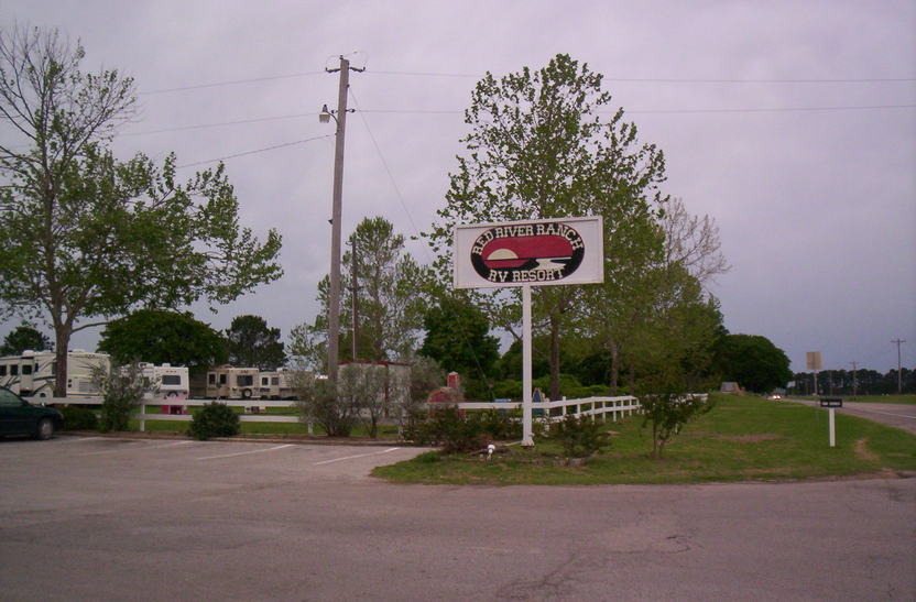 Thackerville, OK: Entrance to Red River Ranch RV Resort in Thackerville