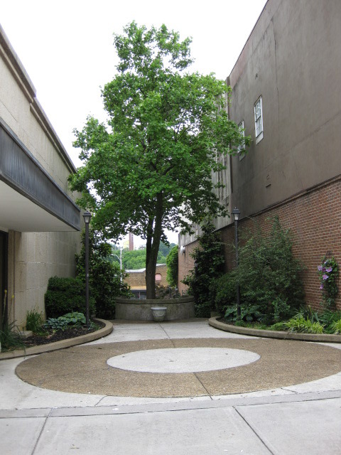 Maryville, TN: River View, Courtyard