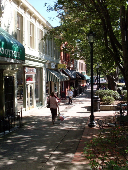 Athens, GA: Leisurely stroll in downtown Athens