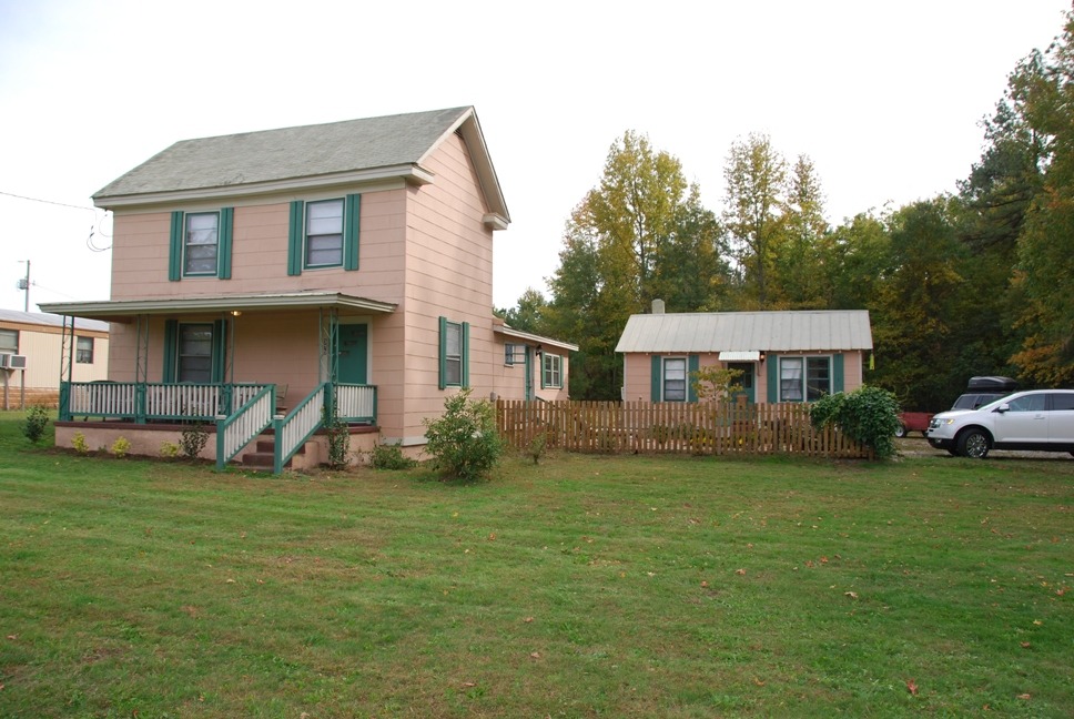 Littleton, NC: PINK HOUSE IN LITTLETON NC