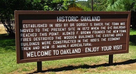 Oakland, OR: historic Oakland Oregon sign with history