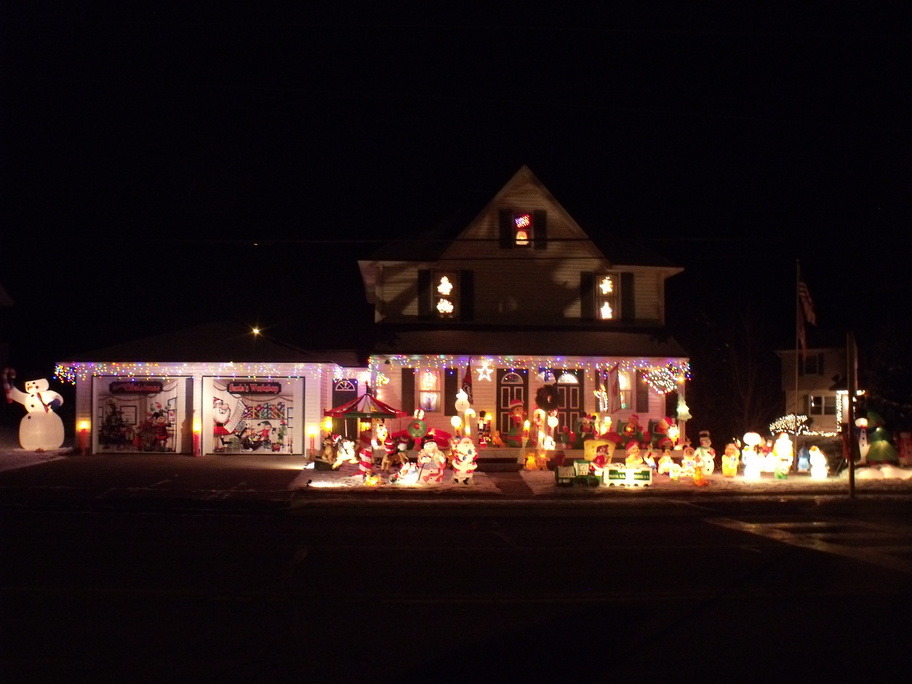Cross Plains, WI: Christmas on Church street