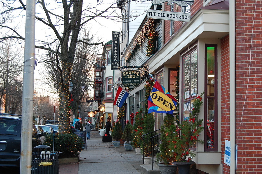 Bordentown, NJ: Christmas at the Old Book Shop in Bordentown