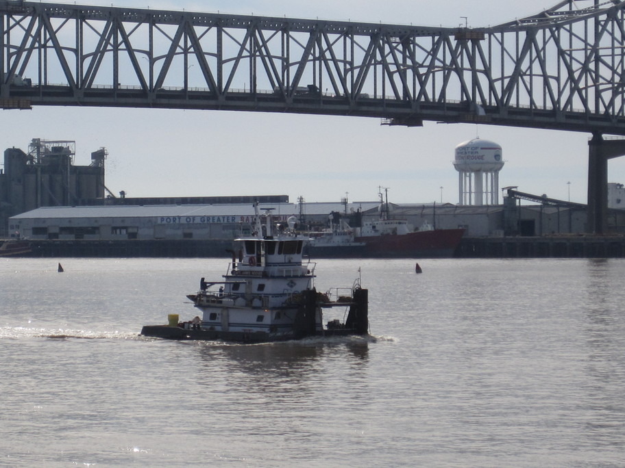 Baton Rouge, LA: tugboat on Mississippi River in Baton Rouge
