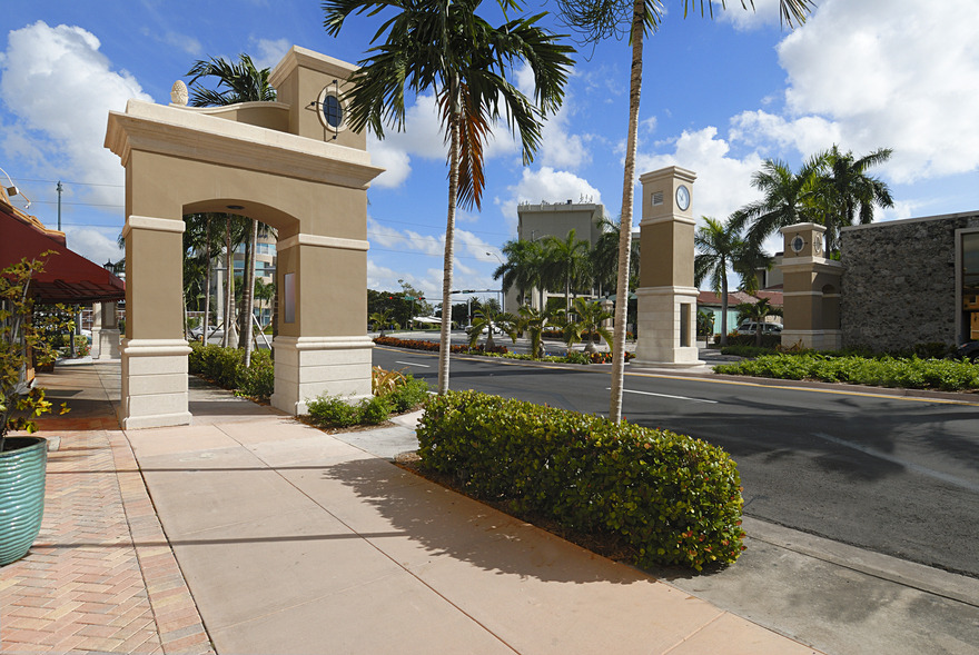 Coral Gables, FL: Ponce Entrance