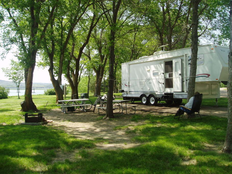 Platte, SD: Camping at Snake Creek Recreation Area near Platte