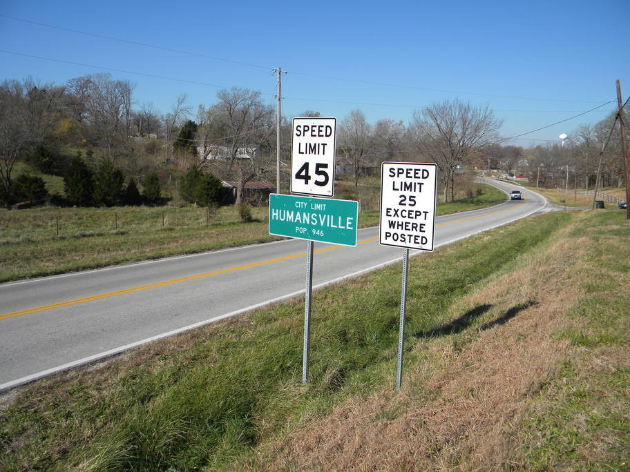 Humansville, MO: city limit sign