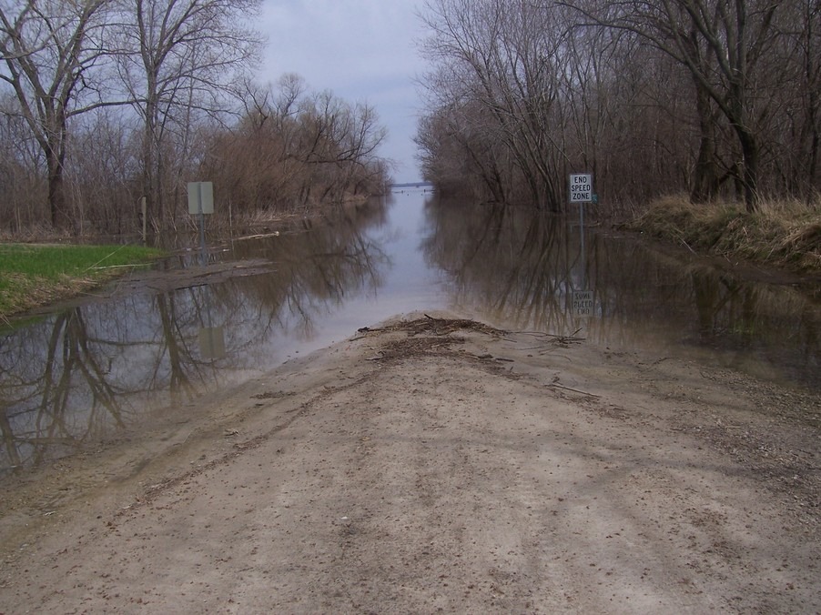 Swan, IA: flooded road
