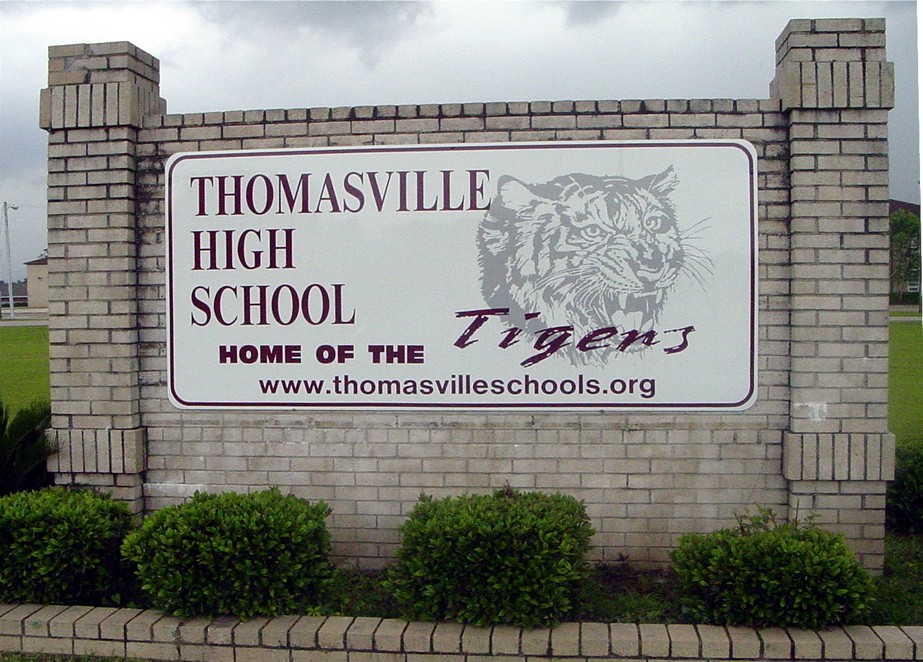 Thomasville, AL: Thomasville High School sign