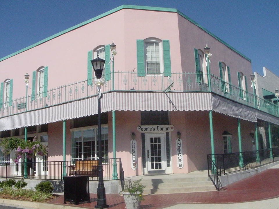 Thomasville, AL: People's Corner, a popular sandwich shop downtown